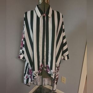 PLUS SIZE BLACK AND WHITE STRIPE WITH FLORAL.PRI T BUTTON FRONT HIGH LOW TOP